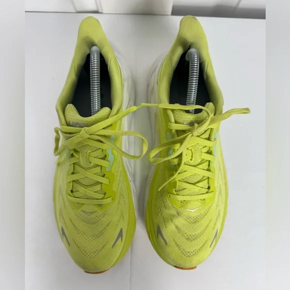 Hoka One‎ One Arahi 6 Women's 10 B Citrus Glow Running Athletic Sneakers